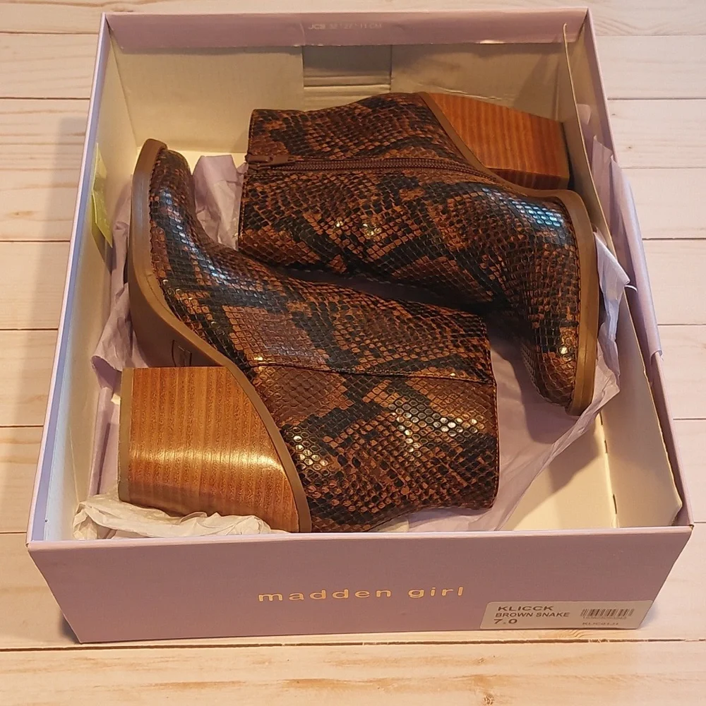 Snakeskin Ankle Boot - Picture 2 of 8